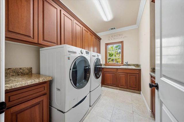 8749 Noland Ln, Fair Oaks, CA 95628