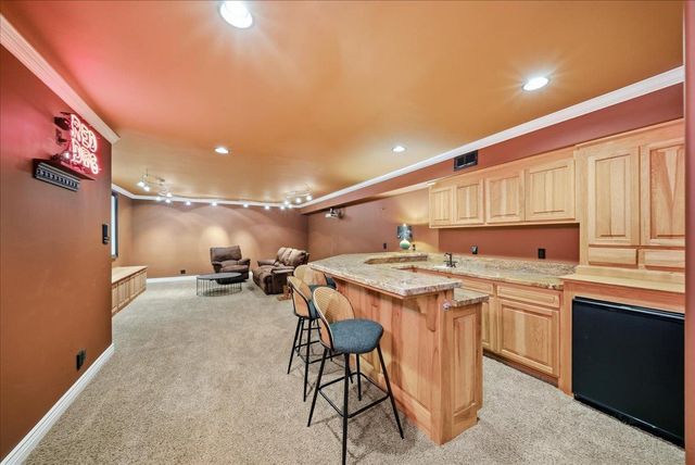 8749 Noland Ln, Fair Oaks, CA 95628