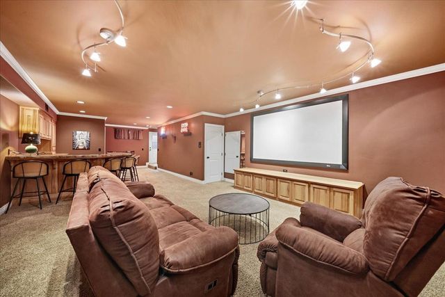 8749 Noland Ln, Fair Oaks, CA 95628