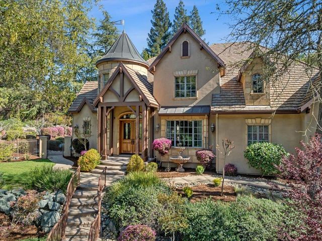 8749 Noland Ln, Fair Oaks, CA 95628