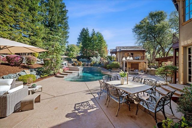 8749 Noland Ln, Fair Oaks, CA 95628