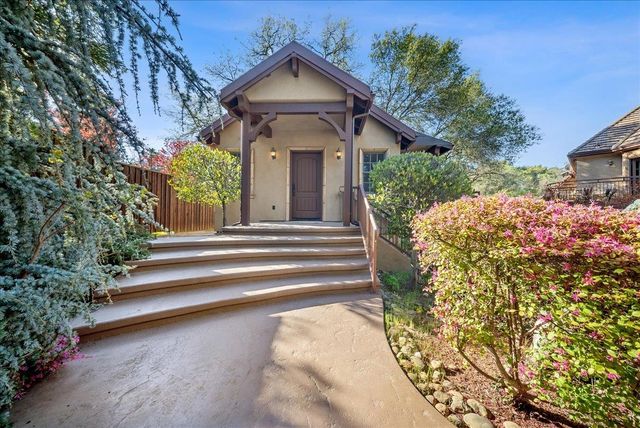 8749 Noland Ln, Fair Oaks, CA 95628