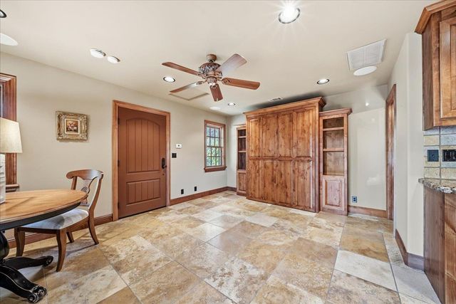 8749 Noland Ln, Fair Oaks, CA 95628