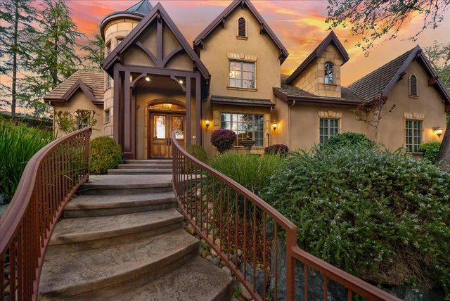 8749 Noland Ln, Fair Oaks, CA 95628