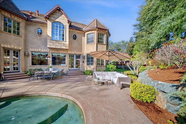 8749 Noland Ln, Fair Oaks, CA 95628