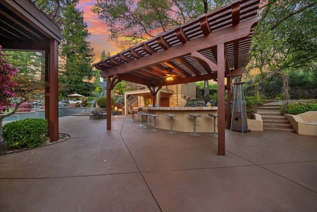 8749 Noland Ln, Fair Oaks, CA 95628