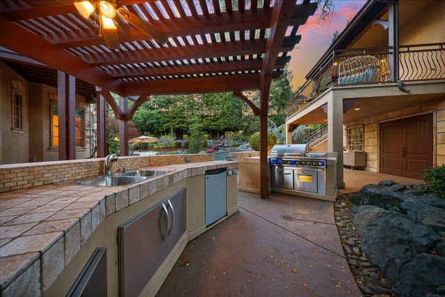 8749 Noland Ln, Fair Oaks, CA 95628