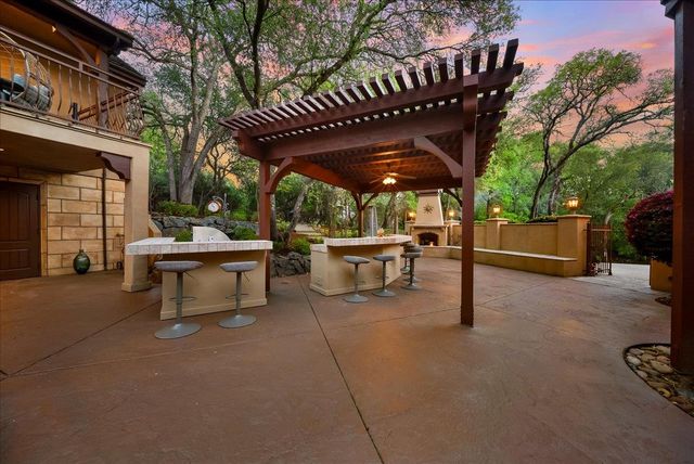 8749 Noland Ln, Fair Oaks, CA 95628