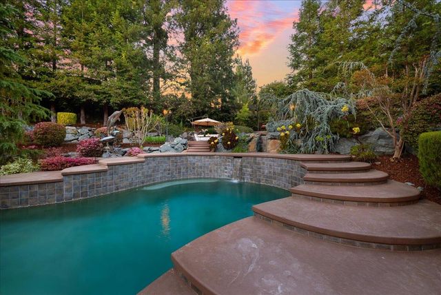 8749 Noland Ln, Fair Oaks, CA 95628