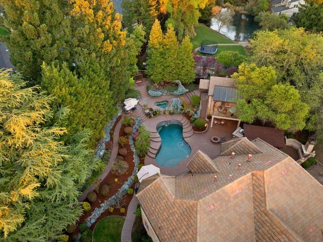 8749 Noland Ln, Fair Oaks, CA 95628