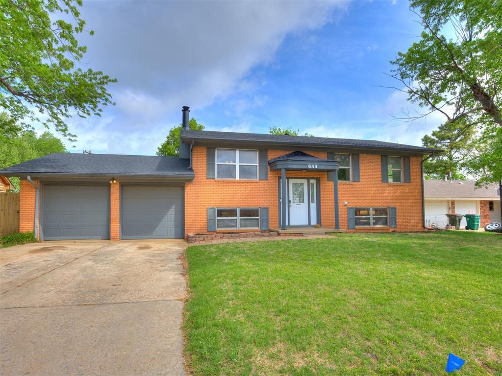 Image 1 of property listing at 649 W Beam Avenue, Yukon, OK 73099