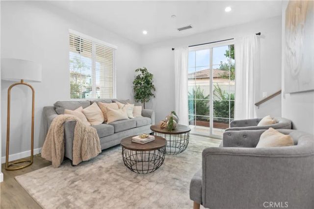 872 W Walnut Avenue A, Monrovia, CA 91016