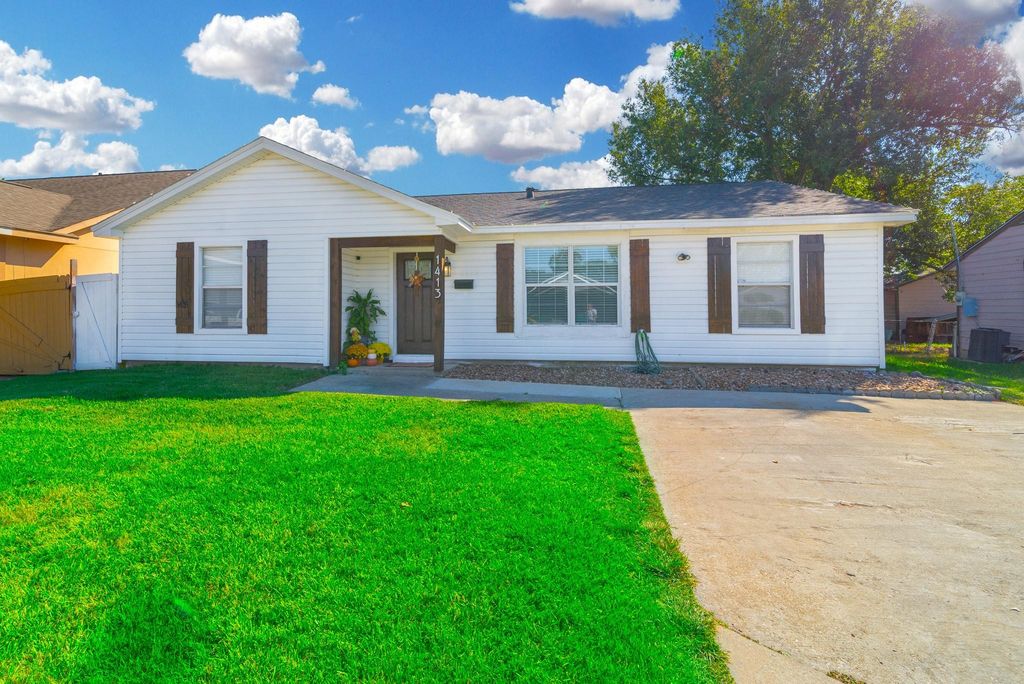 1413 Comal Avenue, Pasadena, TX 77506