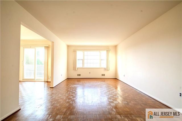 8 Windy Hill Road, Metuchen, NJ 08840