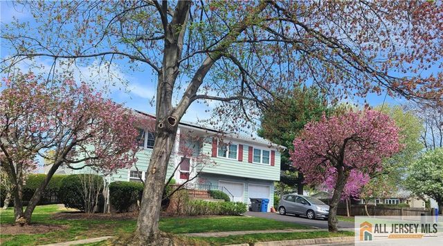 8 Windy Hill Road, Metuchen, NJ 08840