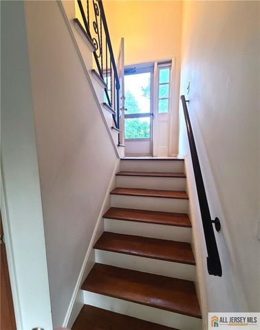 8 Windy Hill Road, Metuchen, NJ 08840