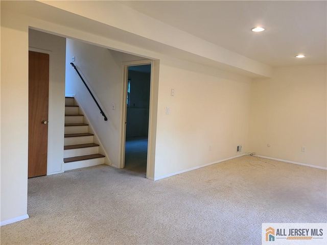 8 Windy Hill Road, Metuchen, NJ 08840