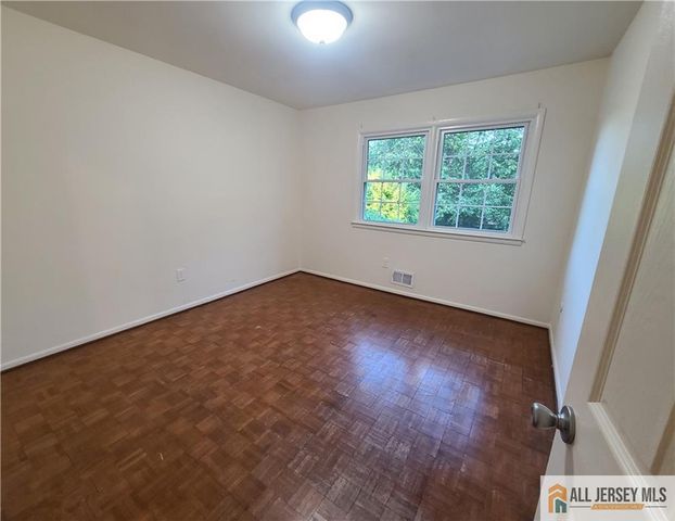8 Windy Hill Road, Metuchen, NJ 08840