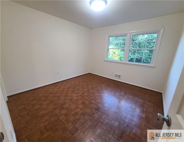 8 Windy Hill Road, Metuchen, NJ 08840