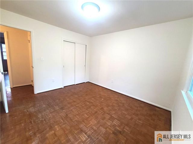 8 Windy Hill Road, Metuchen, NJ 08840