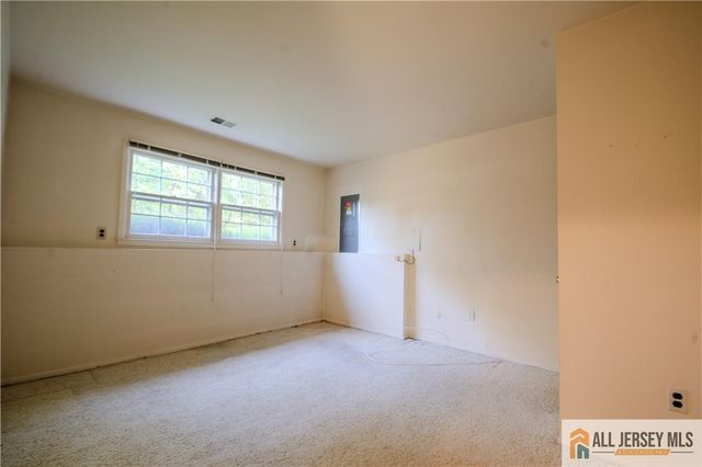8 Windy Hill Road, Metuchen, NJ 08840