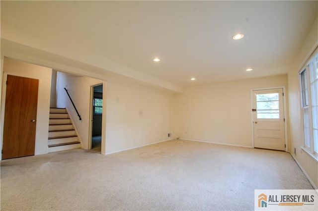 8 Windy Hill Road, Metuchen, NJ 08840