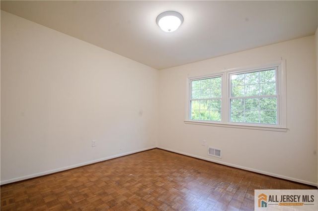 8 Windy Hill Road, Metuchen, NJ 08840