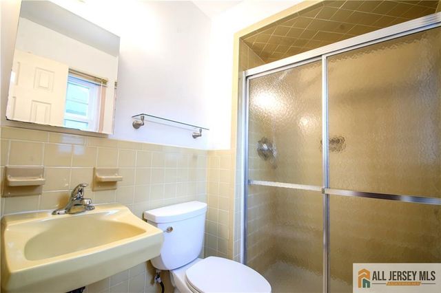 8 Windy Hill Road, Metuchen, NJ 08840