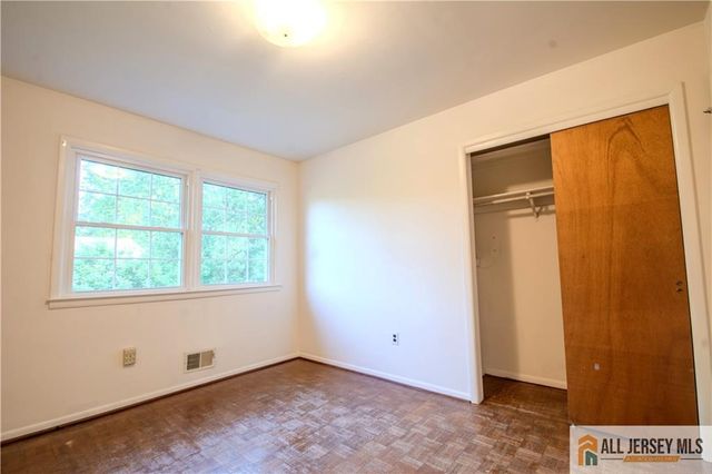 8 Windy Hill Road, Metuchen, NJ 08840