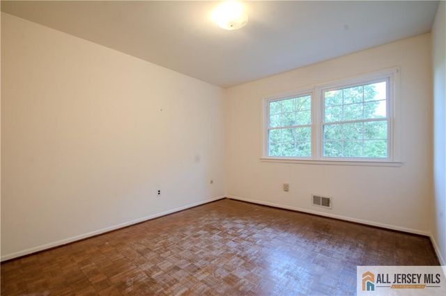 8 Windy Hill Road, Metuchen, NJ 08840