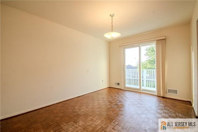 8 Windy Hill Road, Metuchen, NJ 08840