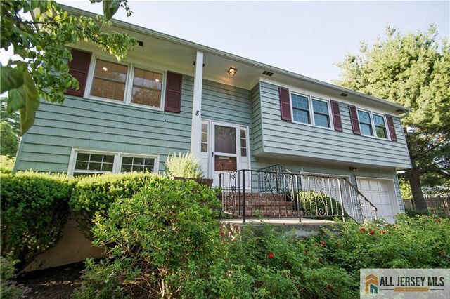8 Windy Hill Road, Metuchen, NJ 08840