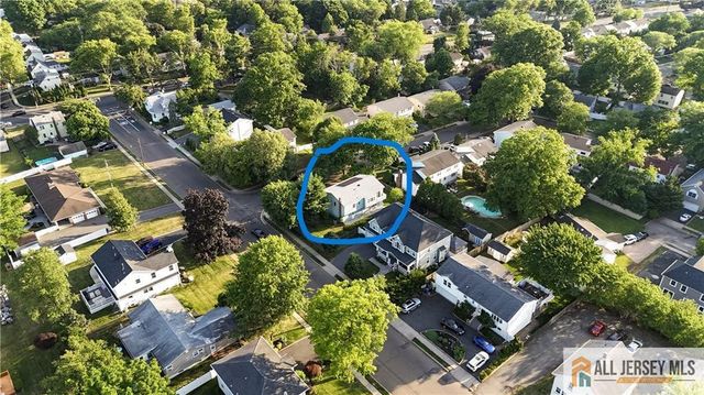 8 Windy Hill Road, Metuchen, NJ 08840