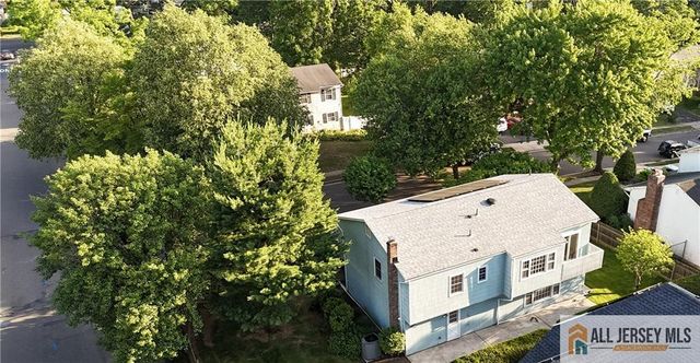8 Windy Hill Road, Metuchen, NJ 08840