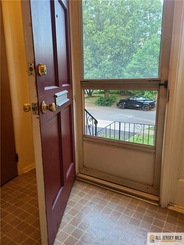 8 Windy Hill Road, Metuchen, NJ 08840