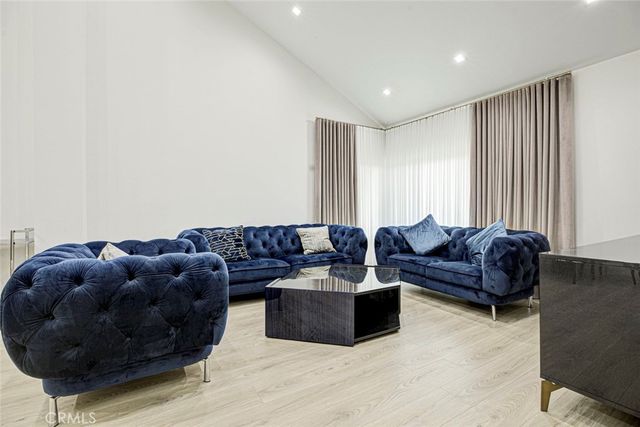 28030 Kenton, Saugus, CA 91350