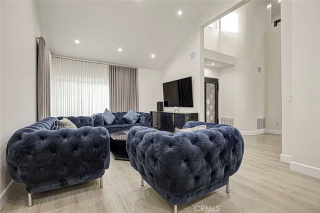 28030 Kenton, Saugus, CA 91350