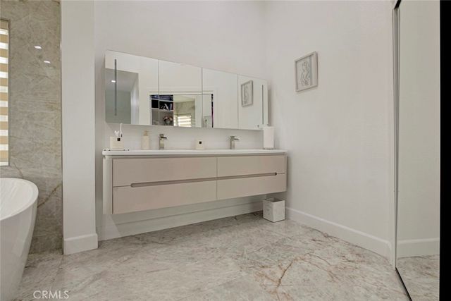 28030 Kenton, Saugus, CA 91350