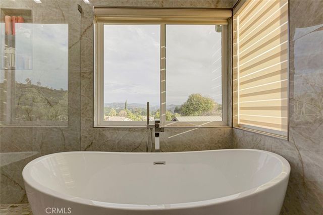 28030 Kenton, Saugus, CA 91350