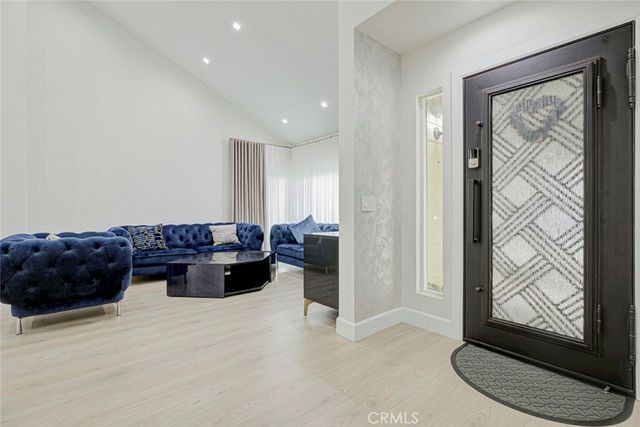 28030 Kenton, Saugus, CA 91350