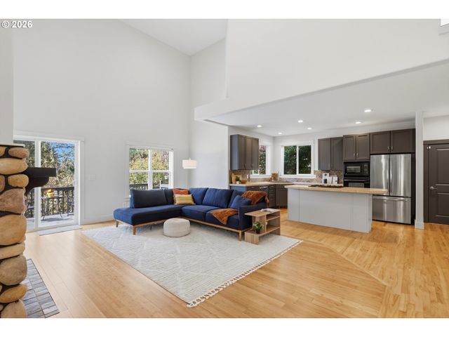 2445 W 10TH St, Washougal, WA 98671