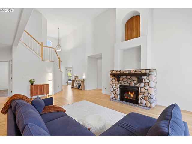 2445 W 10TH St, Washougal, WA 98671