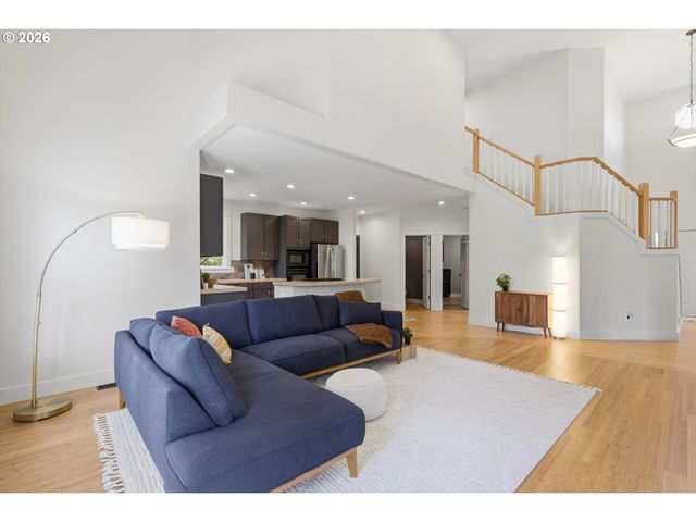 2445 W 10TH St, Washougal, WA 98671