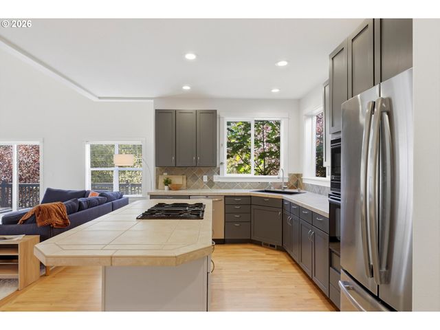 2445 W 10TH St, Washougal, WA 98671