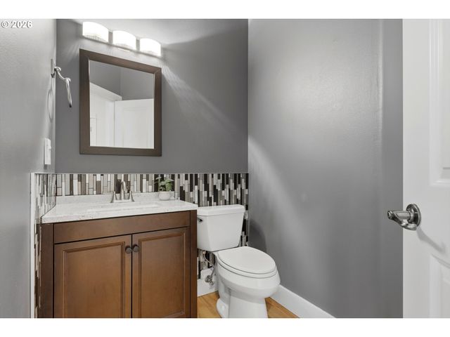 2445 W 10TH St, Washougal, WA 98671
