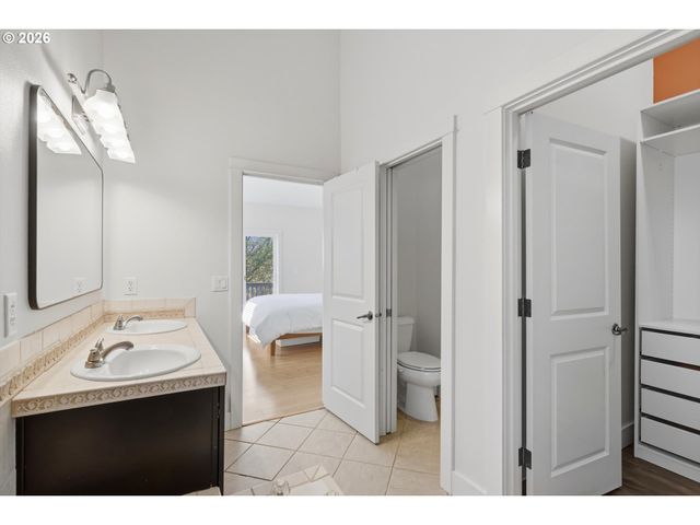 2445 W 10TH St, Washougal, WA 98671