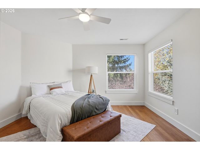2445 W 10TH St, Washougal, WA 98671