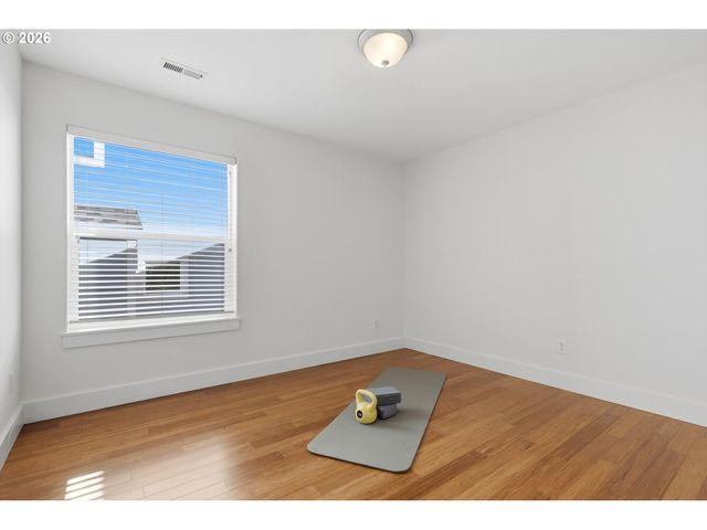 2445 W 10TH St, Washougal, WA 98671