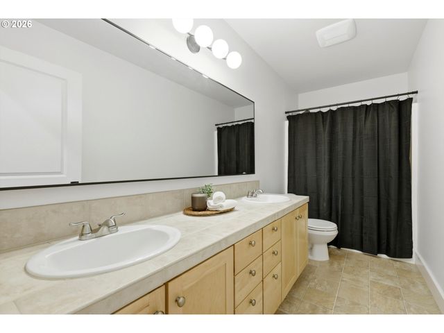 2445 W 10TH St, Washougal, WA 98671
