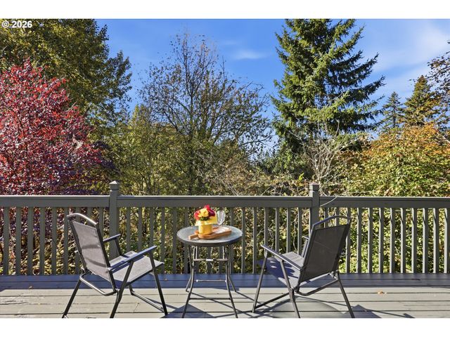 2445 W 10TH St, Washougal, WA 98671